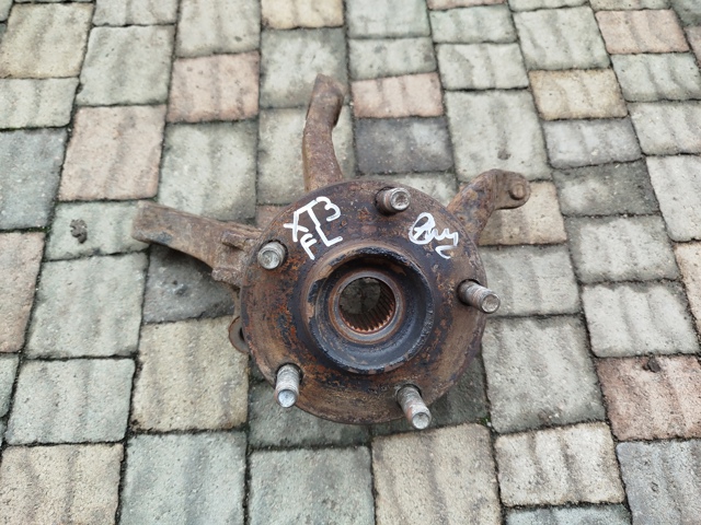 Кулак поворотний передній лівий 400158H300 NISSAN