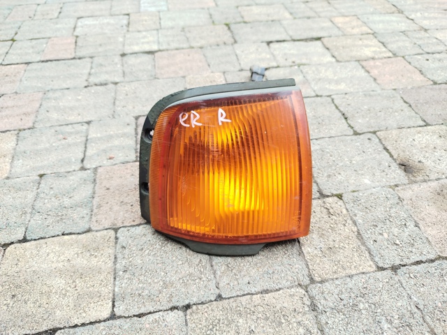 Поворотник правий 4042871 FORD