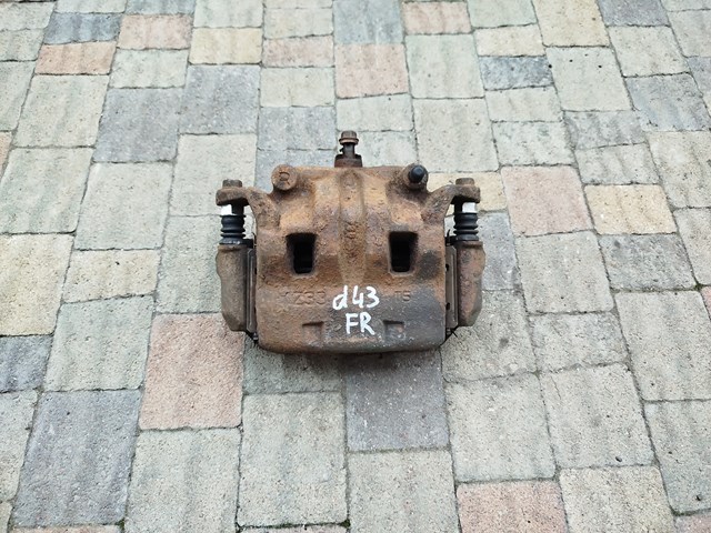 Супорт гальмівний, передній, правий 41001EB30A NISSAN