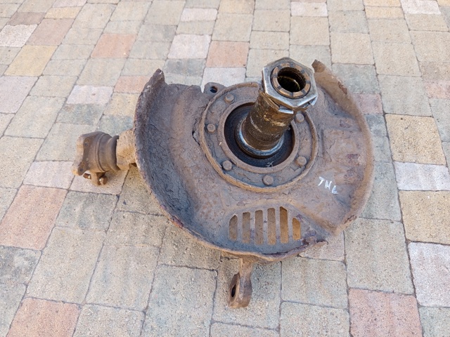 Цапфа передня ліва 4320234011 TOYOTA