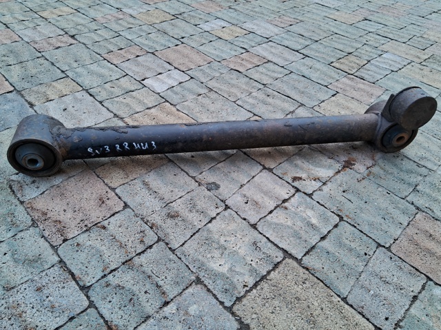 Сайлентблок задньої тяги 4620252D12 SUZUKI