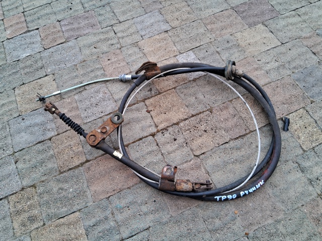 Трос ручного гальма передній 4641060690 TOYOTA