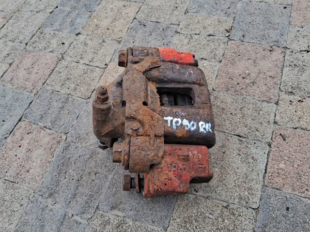 Супорт гальмівний задній правий 4773060110 TOYOTA