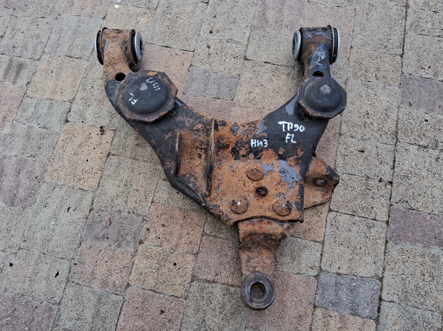Важіль передній лівий 4806935081 TOYOTA