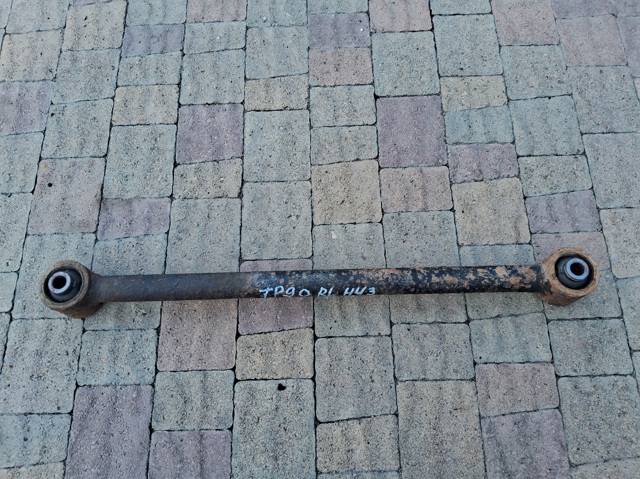 Балансир задній нижній 4872035051 TOYOTA