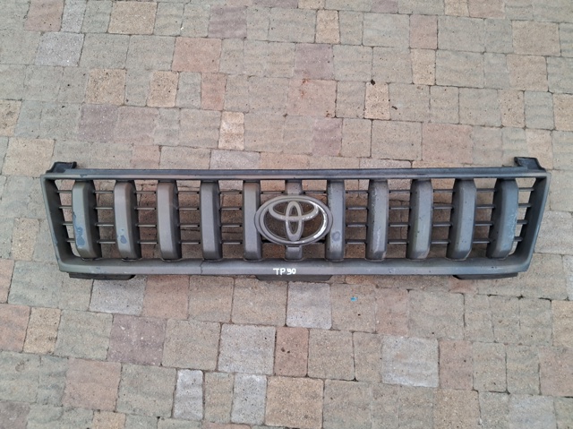 Захисна решітка радіатора 5311160390 TOYOTA