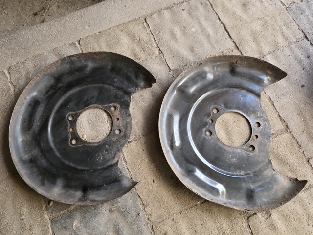 Захист гальмівного диска заднього, правий 583901R100 HYUNDAI