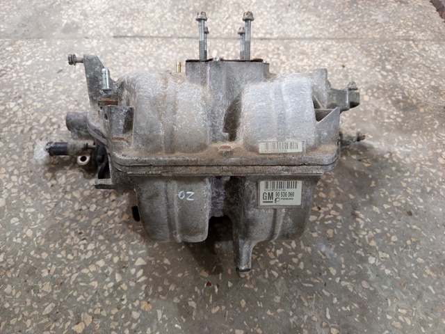 Колектор впускний 5850048 OPEL