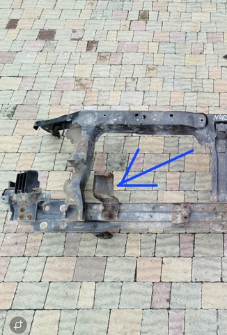 Кронштейн бампера переднього, зовнішній правий 62244EB300 NISSAN
