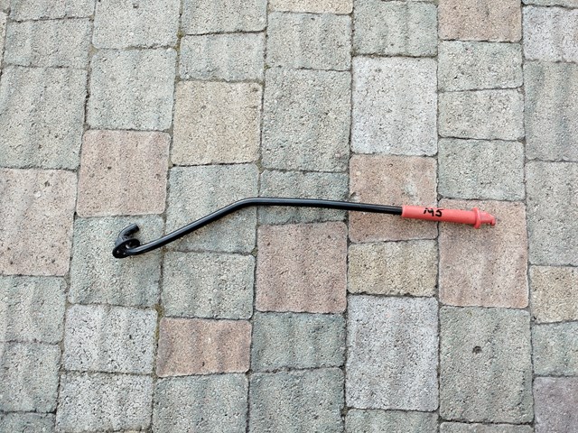 Упор капоту 65771AX610 NISSAN