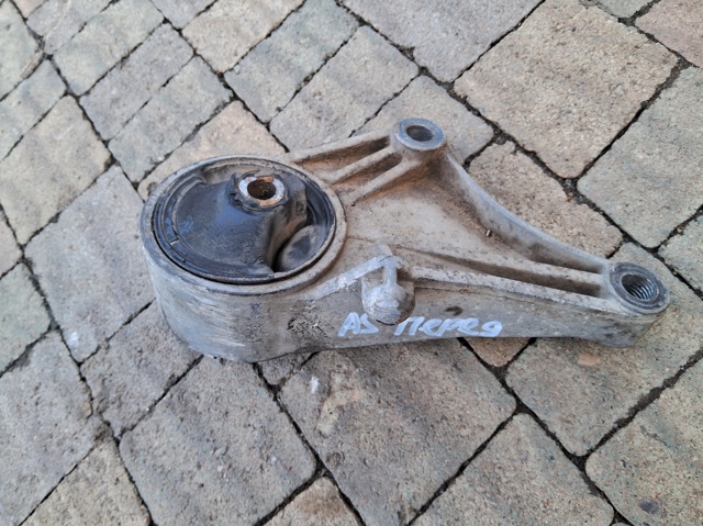 Подушка передньої опори двигуна 684692 OPEL