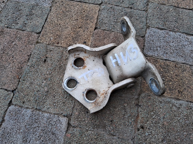 Петля багажника 6880160030 TOYOTA