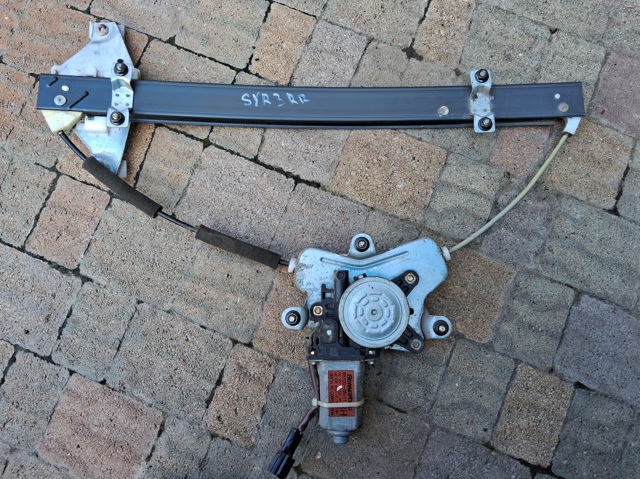 Склопідйомник задніх правих дверей 7334008000 SSANG YONG