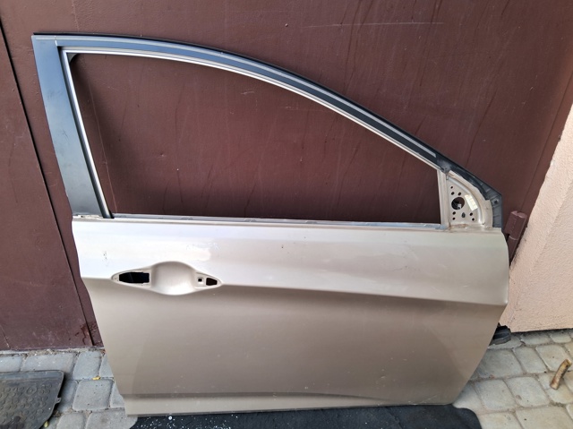 Пасажирські передні двері 760044L000 HYUNDAI
