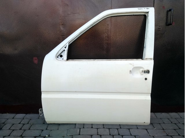 Водійські двері 801017F030 NISSAN