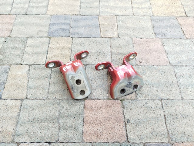 Петля передніх дверей, правою 80420BU030 NISSAN