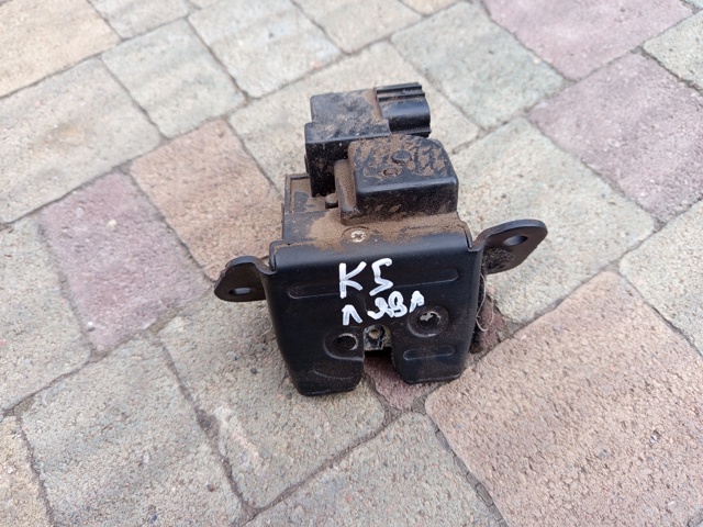 Замок кришки багажника/задньої  3/5-ї двері, задній 812303W000 HYUNDAI