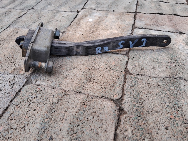 Обмежувач відкриття дверей, передній 8181065D00 SUZUKI