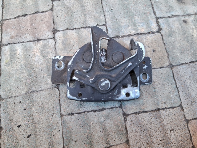 Замок капота 8211065D12 SUZUKI