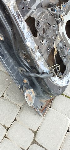 Дверний шарнір задній правий 8242010Y00 NISSAN