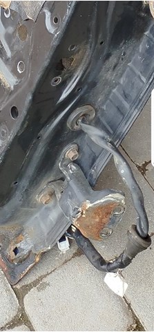 Петля заднтої двері, лівої 8242110Y00 NISSAN