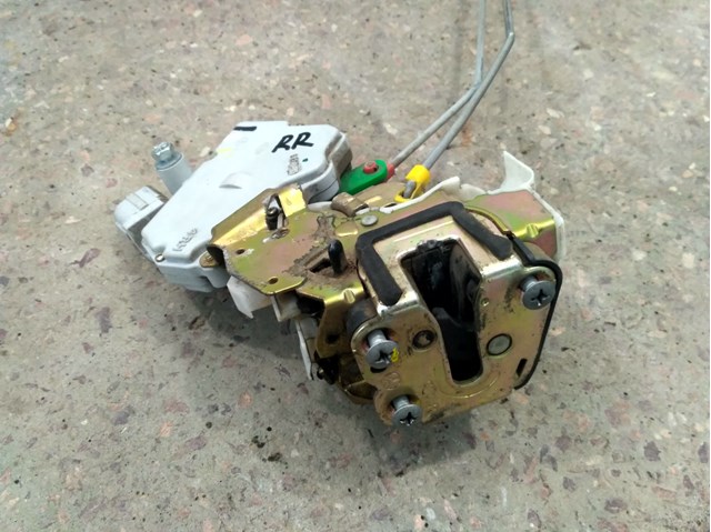Замок задньої дверї, правої 825027F600 NISSAN