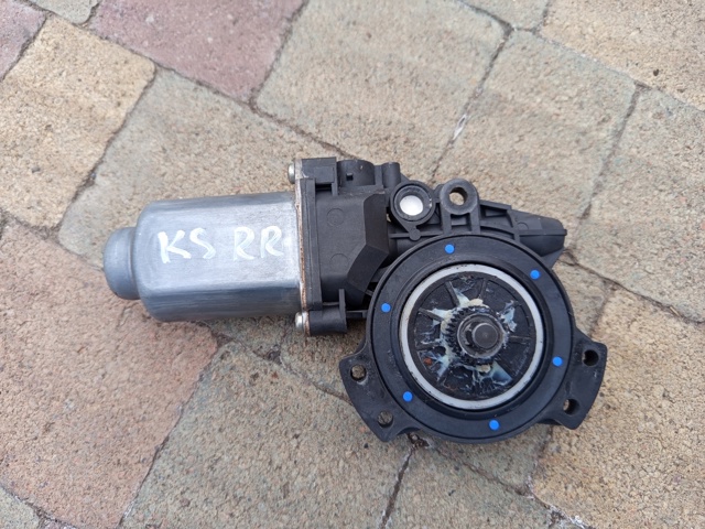 Моторчик склопідйомника двері задніх, правих 834603W000 HYUNDAI
