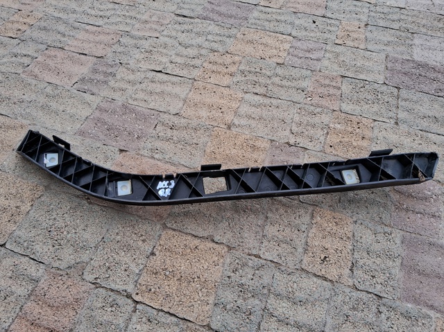 Кронштейн бампера заднього, правий 866141R000 HYUNDAI