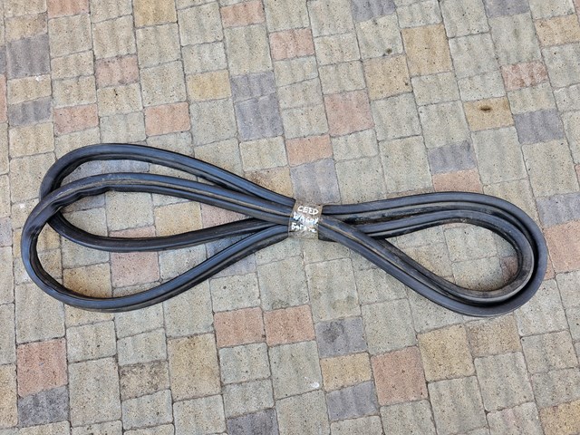 Ущільнювач дверей задка кузова 873211H500 HYUNDAI