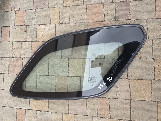 Скло багажного відсіку, ліве 878101F000 HYUNDAI
