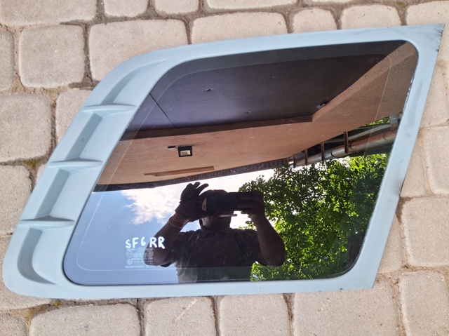 Скло багажного відсіку, праве 8782026000 HYUNDAI