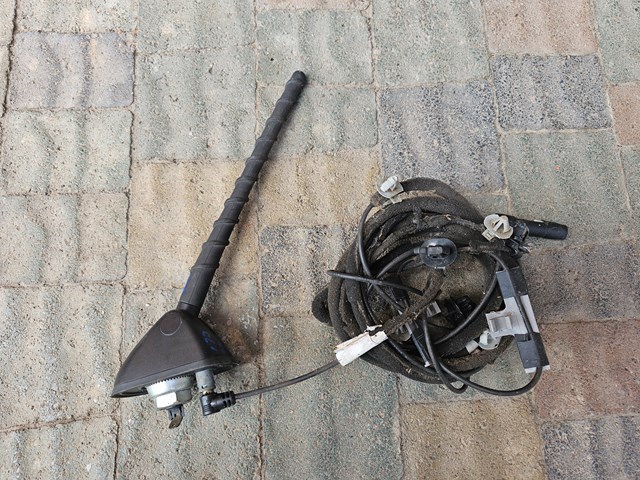 Антена на дах 962002L301 HYUNDAI