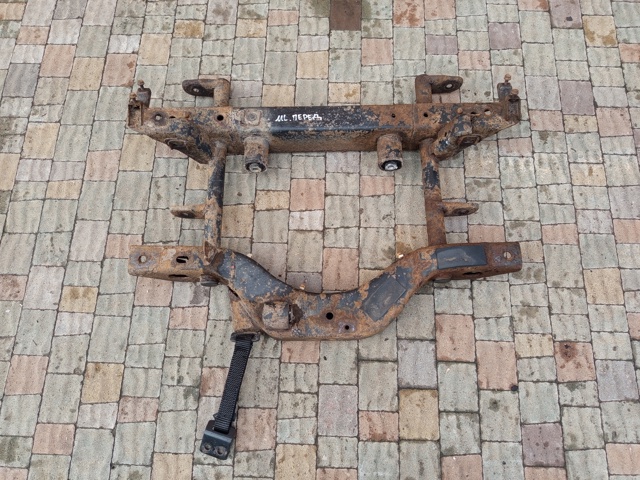 Передня балка A1633300142 MERCEDES