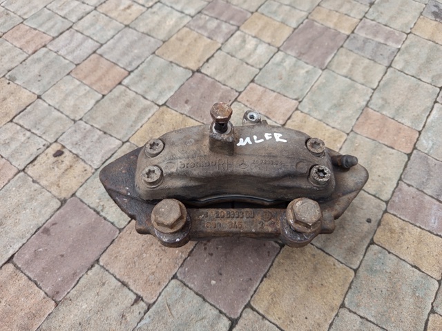 Супорт гальмівний, передній, правий A1634200183 MERCEDES