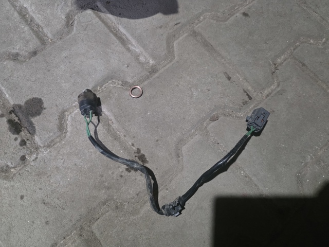 Датчик включення ліхтарів заднього ходу G5P117640 MAZDA