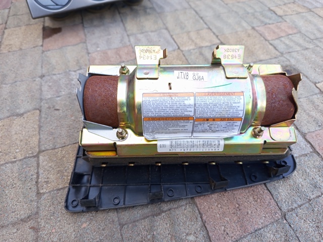 Установка подушки безпеки пасажира GJ6A57K70E02 MAZDA