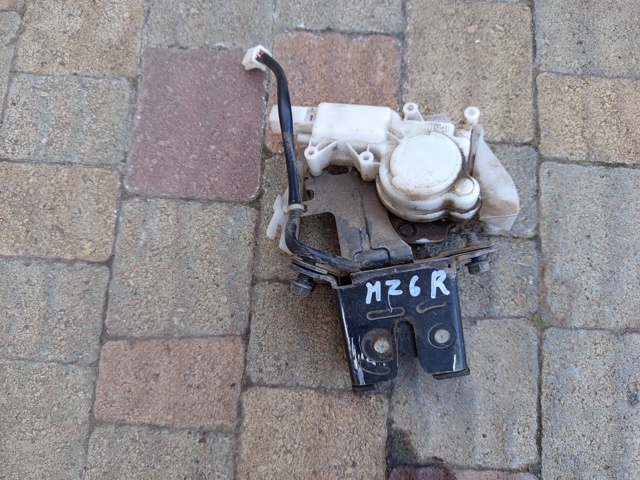Замок кришки багажника GJ6L62310A MAZDA