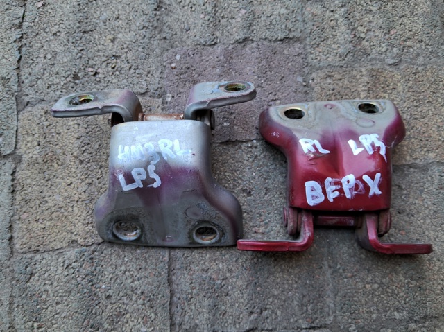 Петля задніх дверей, лівих MB546471 MITSUBISHI