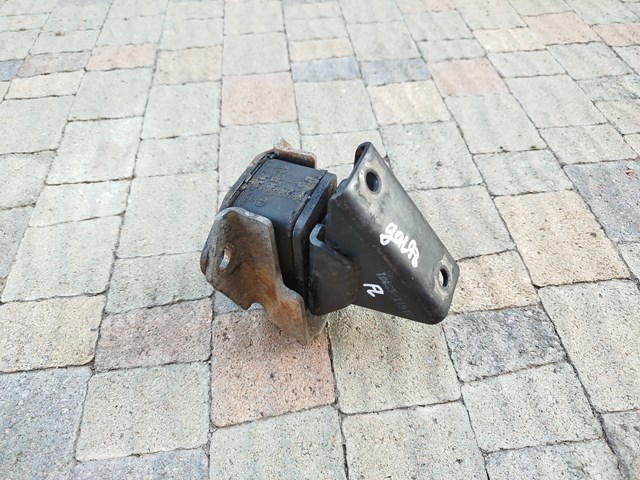 Права опора двигуна Хендай Галлопер