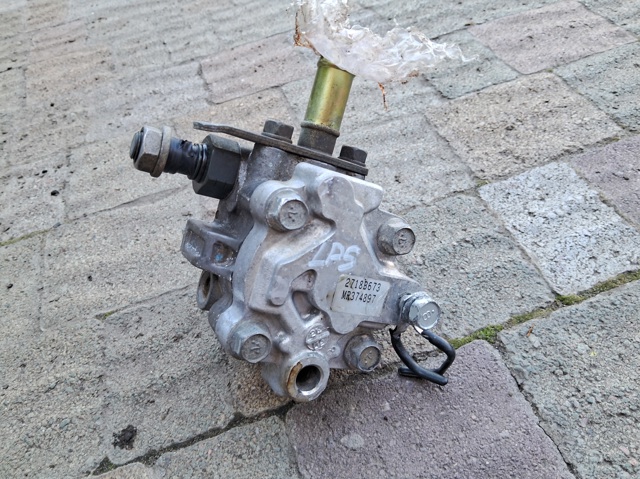 Насос гідропідсилювача MR374897 MITSUBISHI
