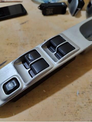 Кнопки переднього лівого склопід'ємника MR587951 MITSUBISHI