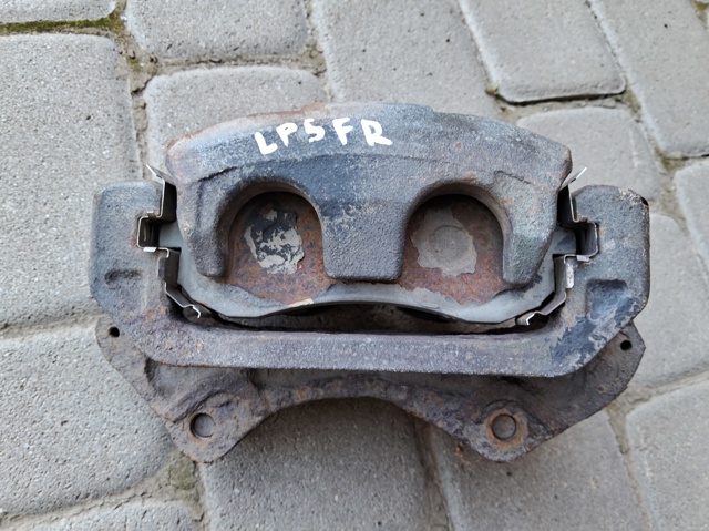 Супорт гальмівний, передній, правий MR977363 MITSUBISHI