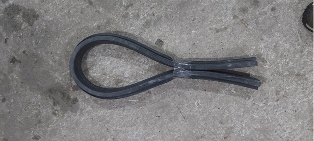 Гумка ущільнювача під капот 4G0823723 VAG