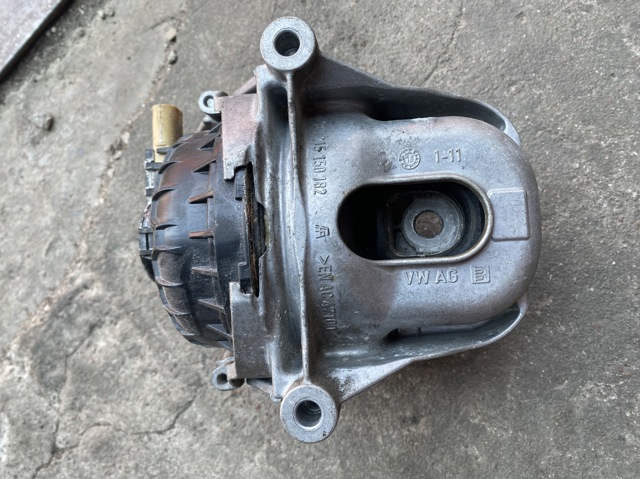 Ліва подушка двигуна 4M0199371FC VAG