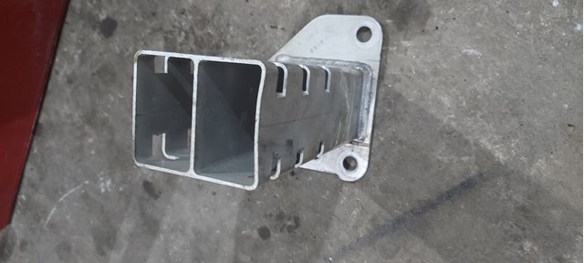 Кронштейн підсилювача переднього бампера 68096084AC CHRYSLER