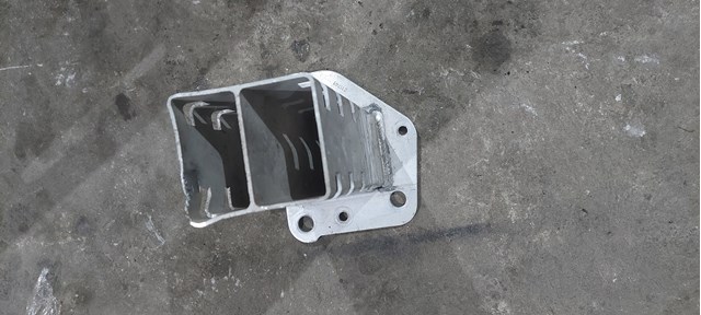 Кронштейн підсилювача переднього бампера 68096085AC CHRYSLER