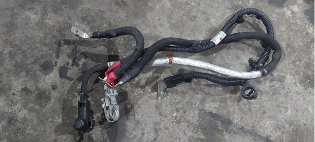 Кабель плюсової клеми акумулятора (АКБ) 68111052AE CHRYSLER