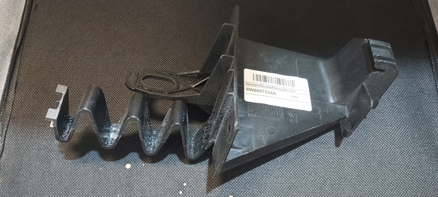 Кронштейн решітки радіатора 8W0807334A VAG