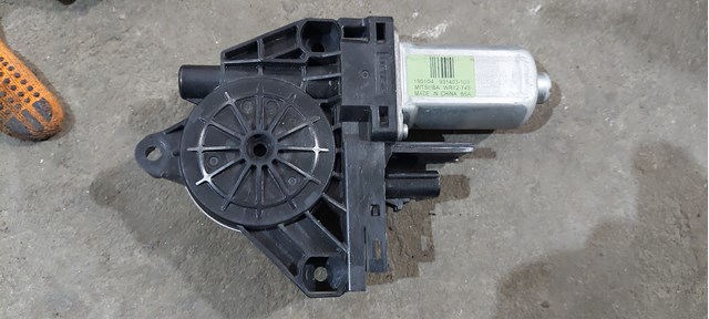 Двигун стеклопод'емника двері задньої, правої 931403103 CHRYSLER