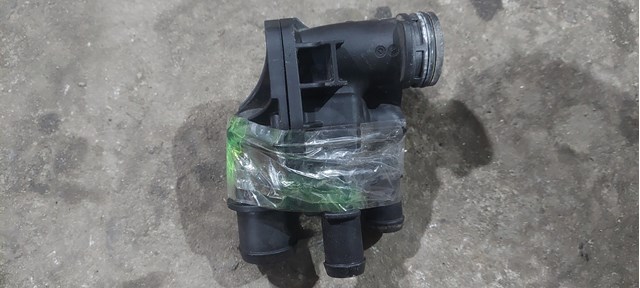 Корпус термостата DS7G9K478DA FORD